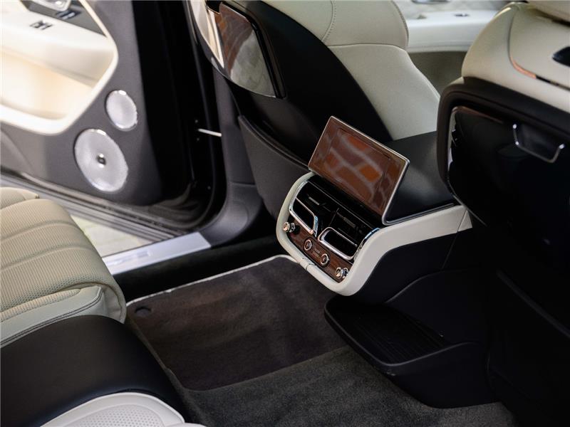 2024 Bentley Bentayga V8 Azure EWB First Edition