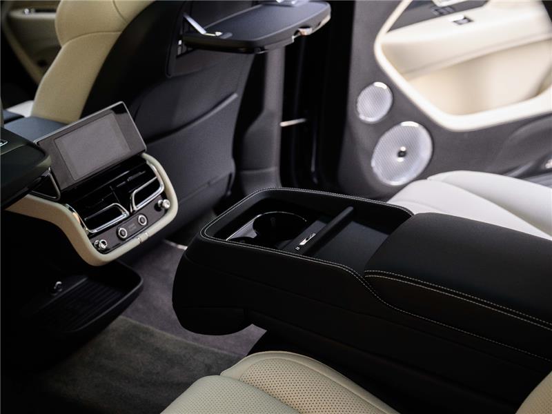 2024 Bentley Bentayga V8 Azure EWB First Edition