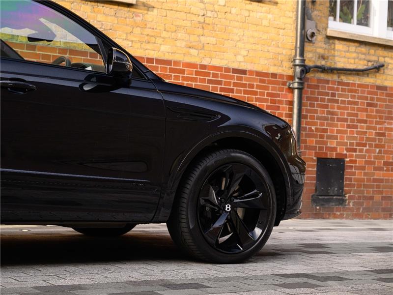 2024 Bentley Bentayga V8 Azure EWB First Edition