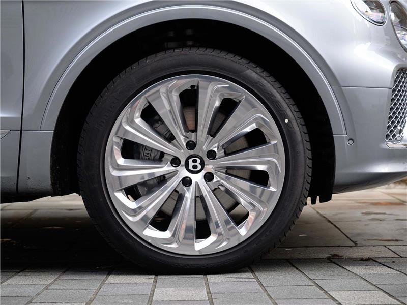 2025 Bentley Bentayga 4.0 V8 Azure EWB LWB