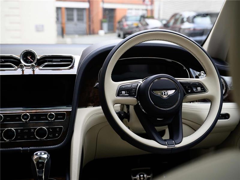 2025 Bentley Bentayga 4.0 V8 Azure EWB LWB