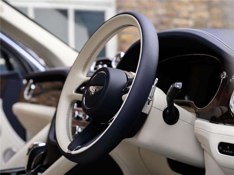 2025 Bentley Bentayga 4.0 V8 Azure EWB LWB