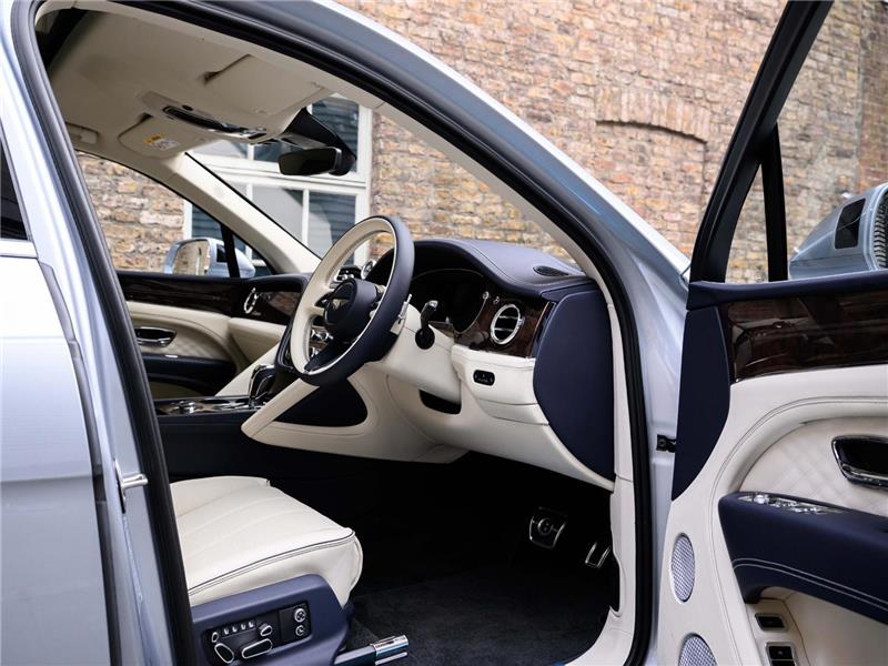 2025 Bentley Bentayga 4.0 V8 Azure EWB LWB