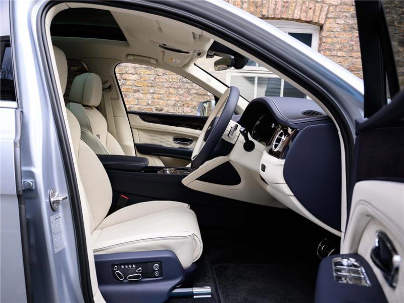 2025 Bentley Bentayga 4.0 V8 Azure EWB LWB