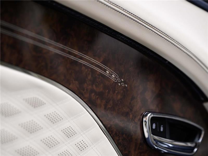 2025 Bentley Bentayga 4.0 V8 Azure EWB LWB