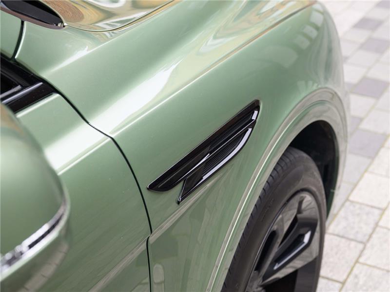 2023 Bentley Bentayga V8 Azure