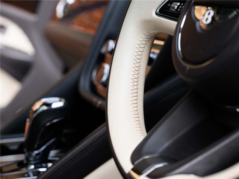2021 Bentley Bentayga Hybrid