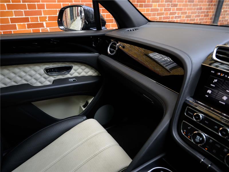 2021 Bentley Bentayga Hybrid