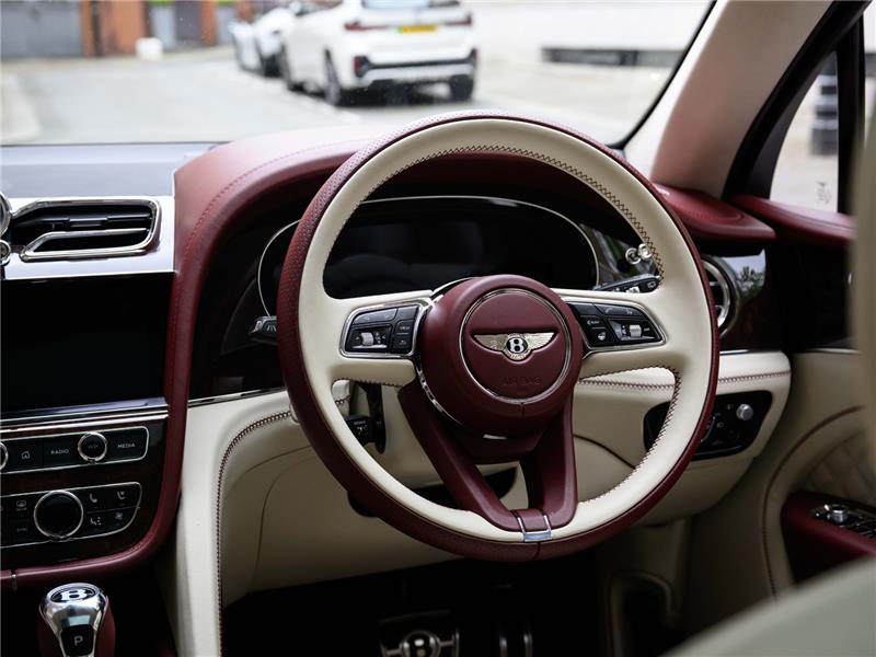 2024 Bentley Bentayga Azure V8