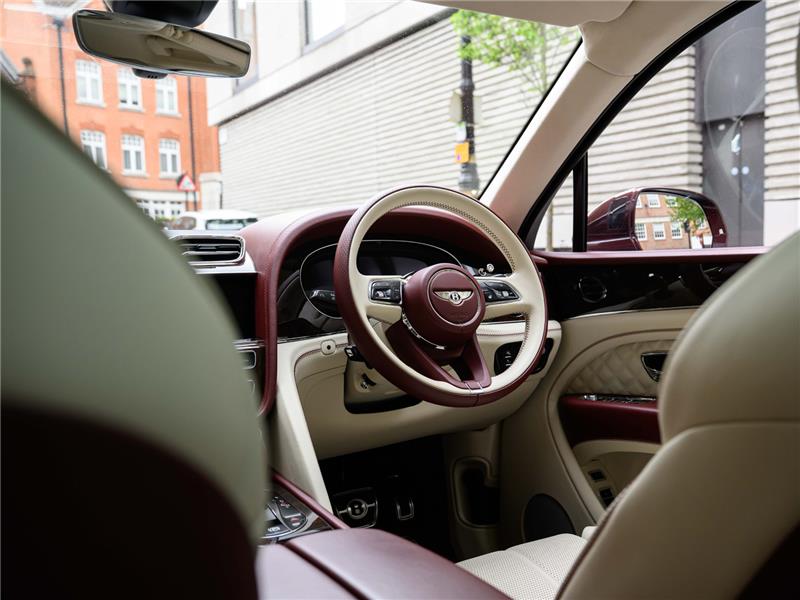 2024 Bentley Bentayga Azure V8