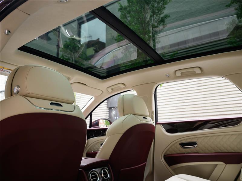 2024 Bentley Bentayga Azure V8