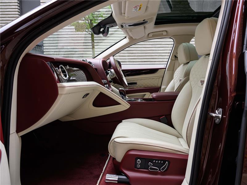 2024 Bentley Bentayga Azure V8
