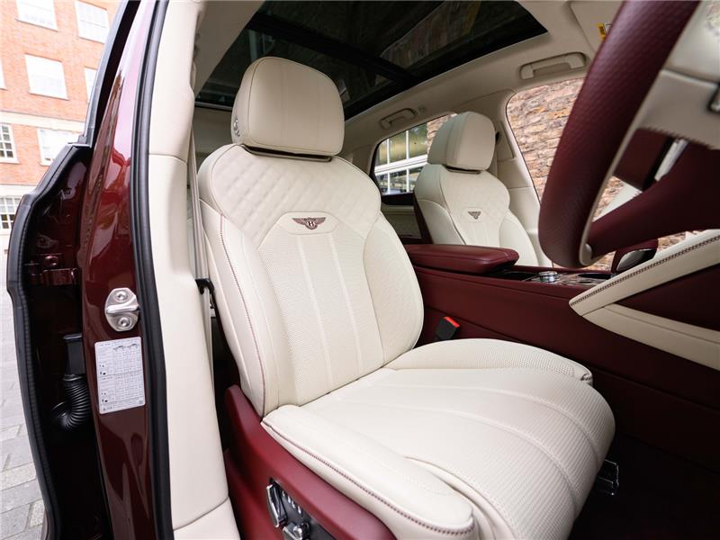 2024 Bentley Bentayga Azure V8