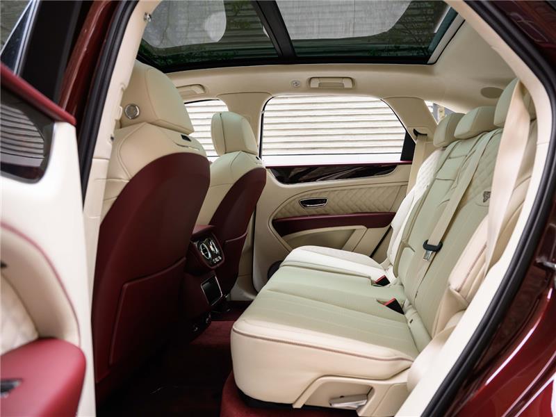 2024 Bentley Bentayga Azure V8