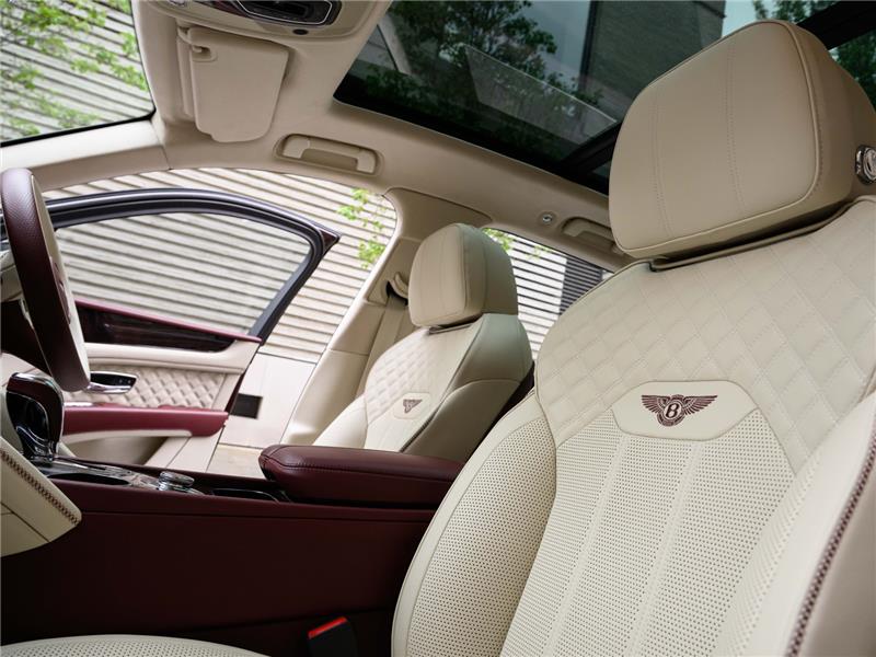 2024 Bentley Bentayga Azure V8