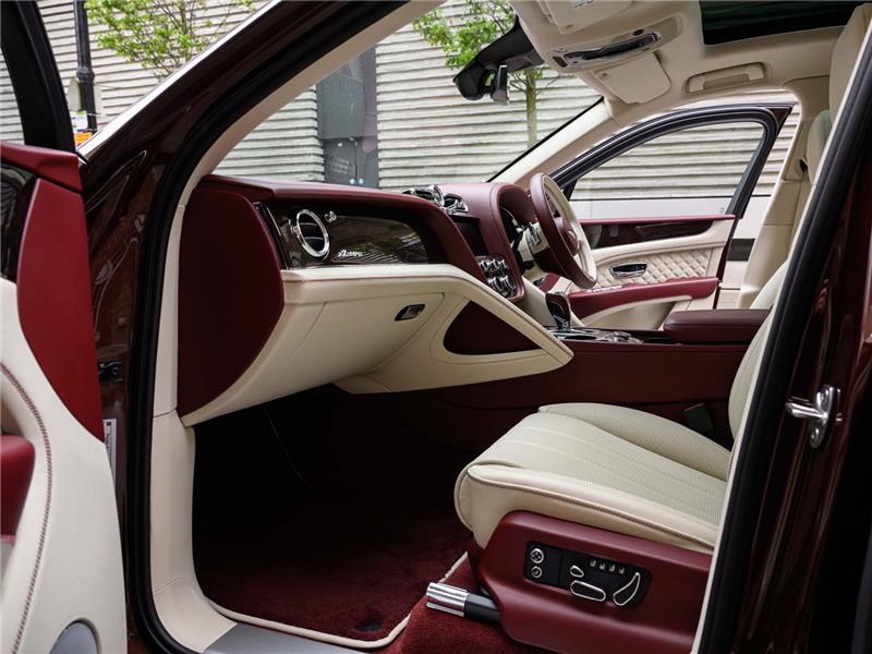 2024 Bentley Bentayga Azure V8