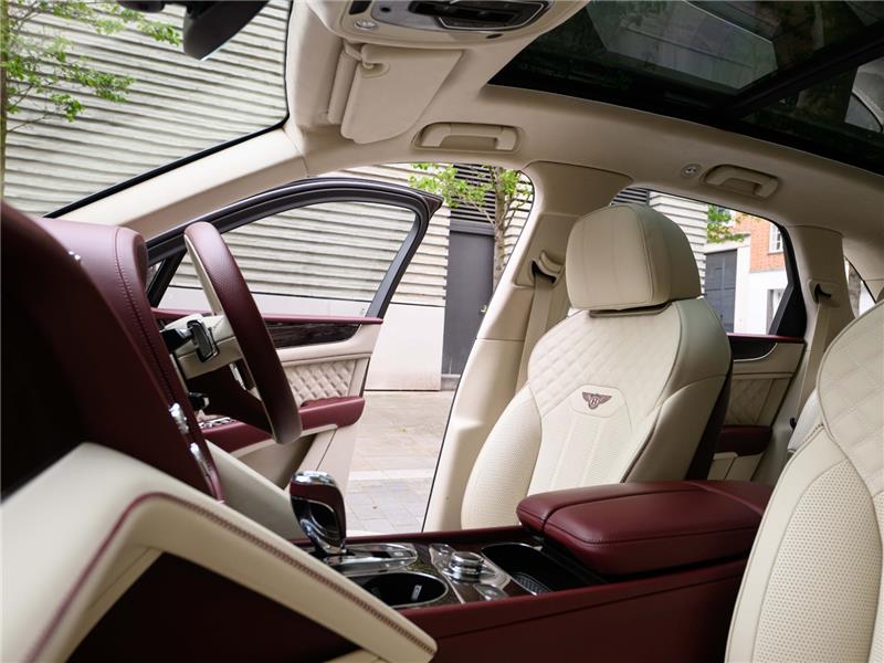 2024 Bentley Bentayga Azure V8