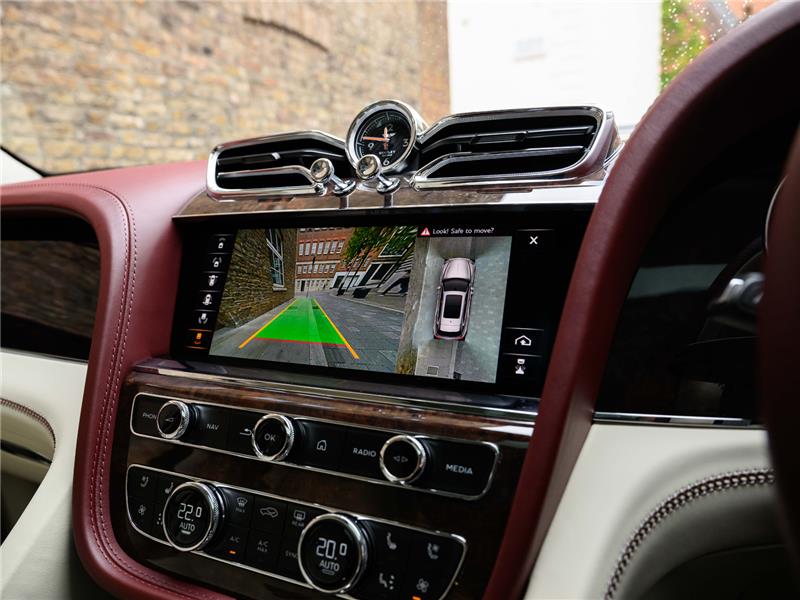2024 Bentley Bentayga Azure V8