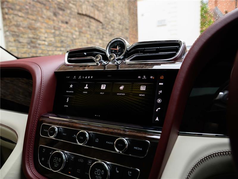 2024 Bentley Bentayga Azure V8