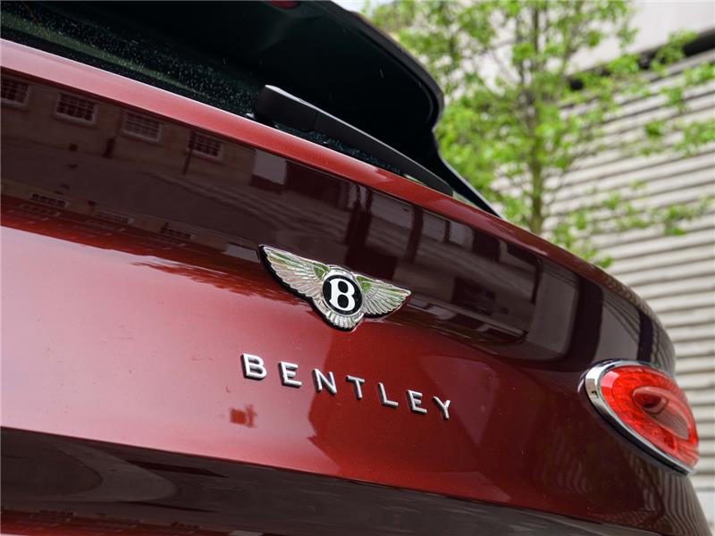 2024 Bentley Bentayga Azure V8