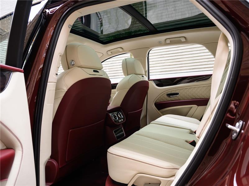 2024 Bentley Bentayga Azure V8