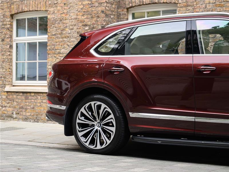 2024 Bentley Bentayga Azure V8