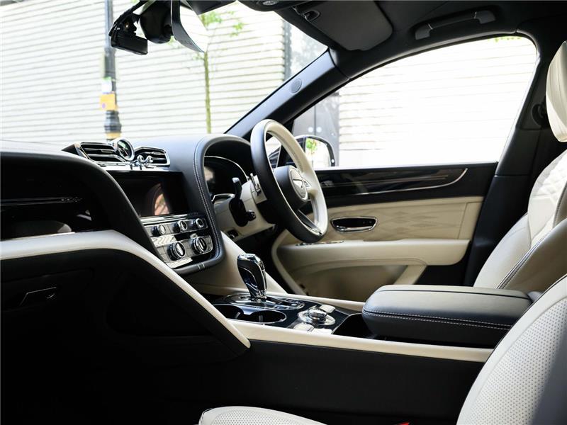 2023 Bentley Bentayga 4.0 V8 Azure EWB LWB