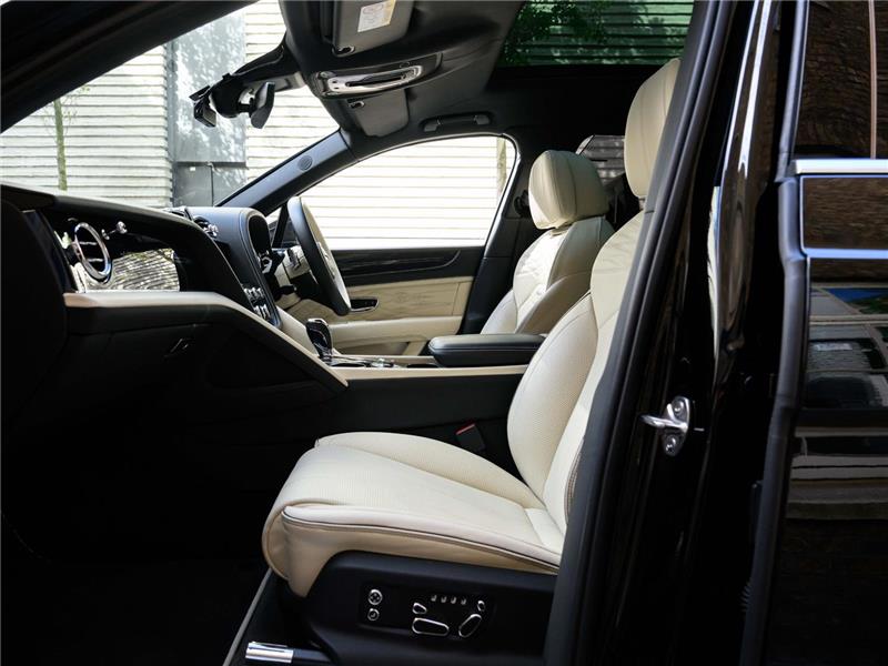 2023 Bentley Bentayga 4.0 V8 Azure EWB LWB
