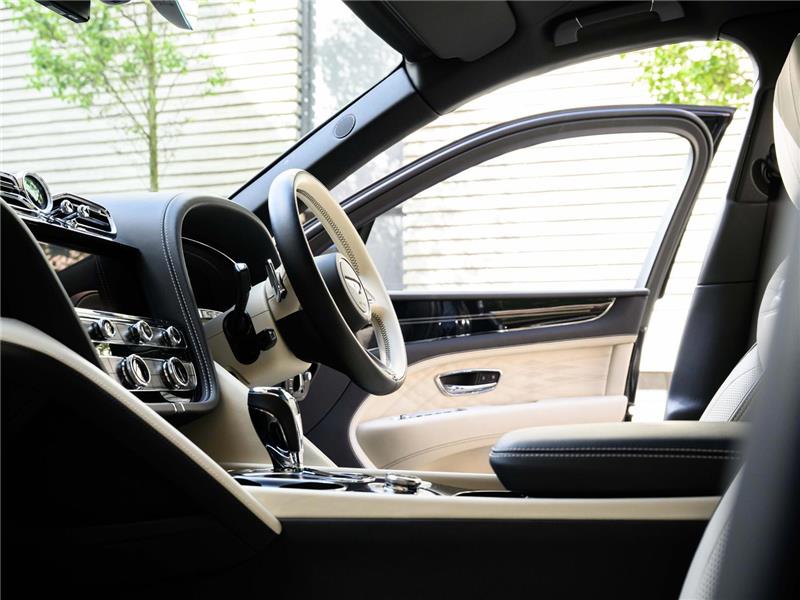 2023 Bentley Bentayga 4.0 V8 Azure EWB LWB