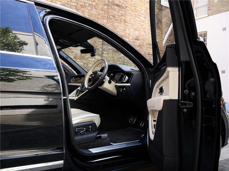 2023 Bentley Bentayga 4.0 V8 Azure EWB LWB