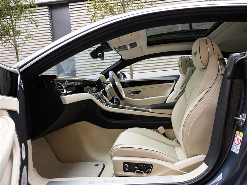 2026 Bentley Continental 4.0 V8 High-Performance GT Azure STD