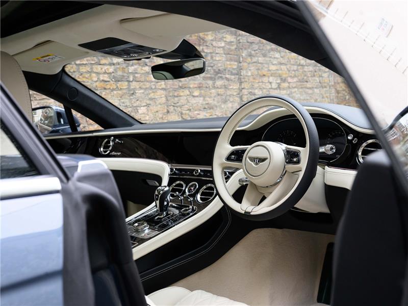 2026 Bentley Continental 4.0 V8 High-Performance GT Azure STD