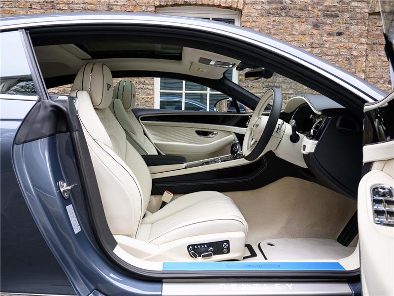 2026 Bentley Continental 4.0 V8 High-Performance GT Azure STD