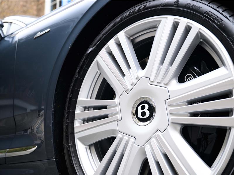 2026 Bentley Continental 4.0 V8 High-Performance GT Azure STD