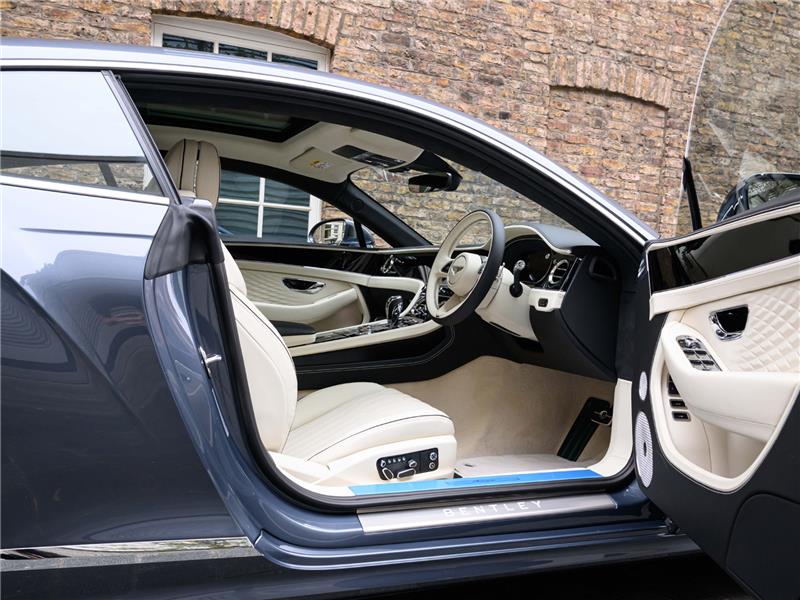 2026 Bentley Continental 4.0 V8 High-Performance GT Azure STD