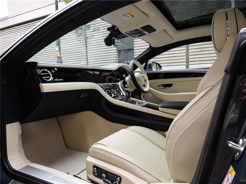 2026 Bentley Continental 4.0 V8 High-Performance GT Azure STD