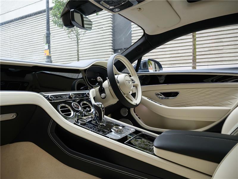 2026 Bentley Continental 4.0 V8 High-Performance GT Azure STD