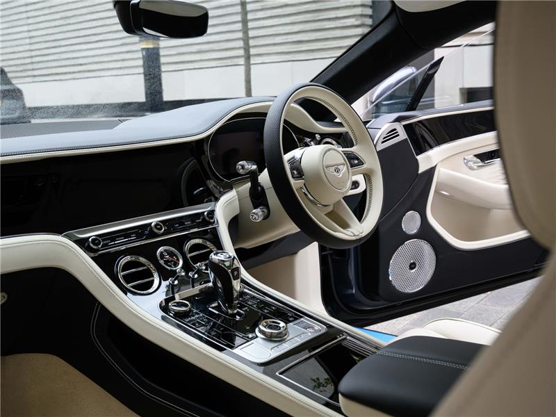 2026 Bentley Continental 4.0 V8 High-Performance GT Azure STD