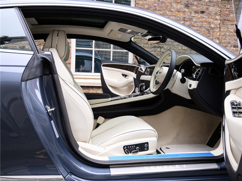 2026 Bentley Continental 4.0 V8 High-Performance GT Azure STD