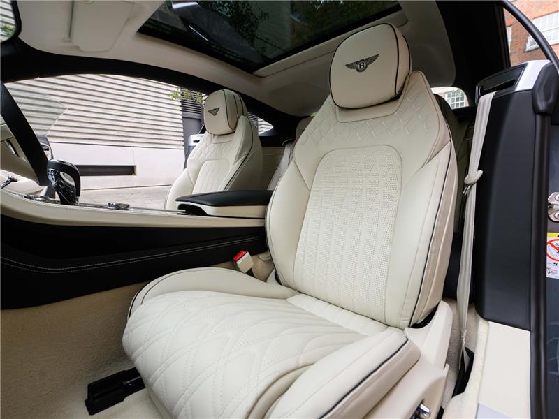 2026 Bentley Continental 4.0 V8 High-Performance GT Azure STD