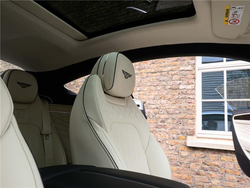 2026 Bentley Continental 4.0 V8 High-Performance GT Azure STD