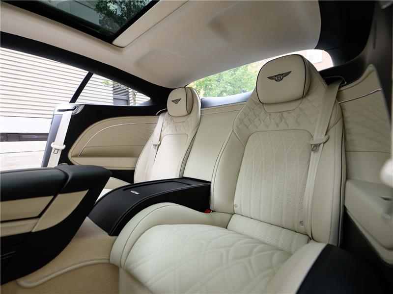 2026 Bentley Continental 4.0 V8 High-Performance GT Azure STD