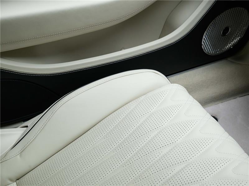 2026 Bentley Continental 4.0 V8 High-Performance GT Azure STD