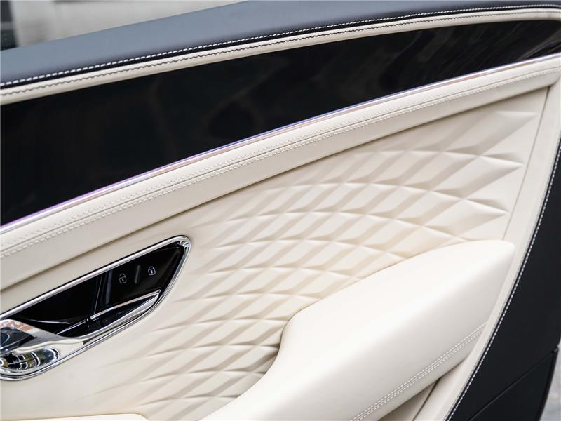 2026 Bentley Continental 4.0 V8 High-Performance GT Azure STD