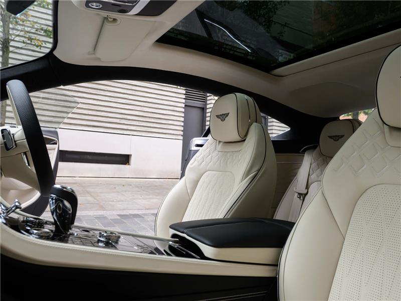 2026 Bentley Continental 4.0 V8 High-Performance GT Azure STD