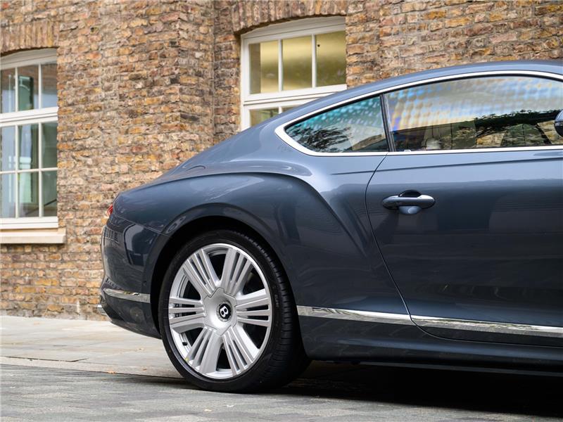 2026 Bentley Continental 4.0 V8 High-Performance GT Azure STD