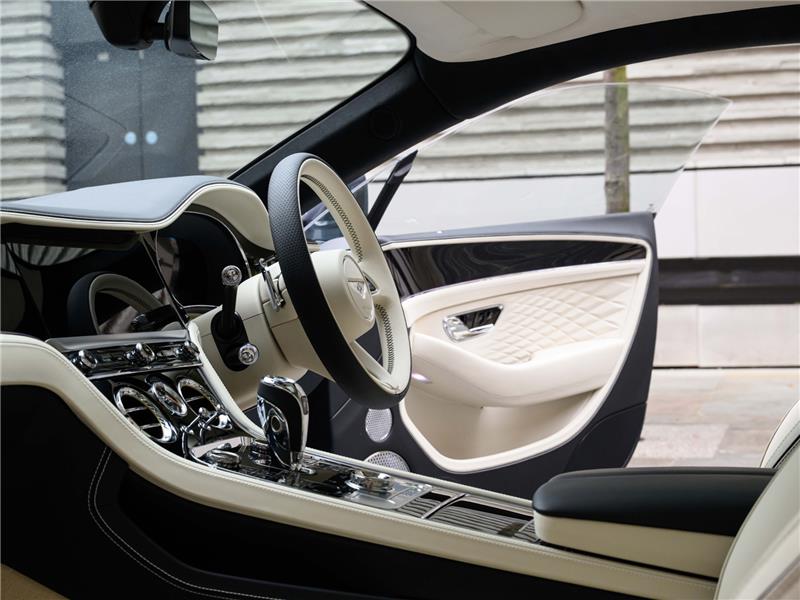 2026 Bentley Continental 4.0 V8 High-Performance GT Azure STD