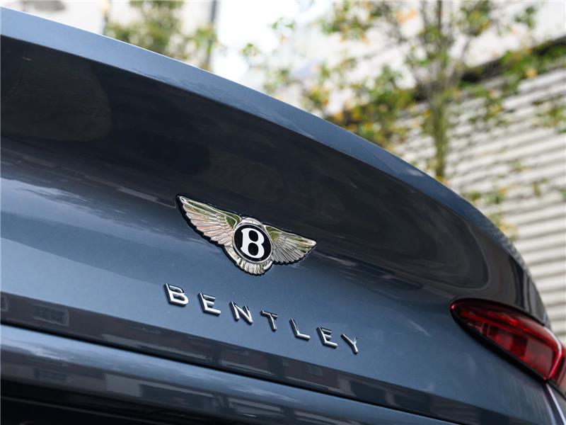 2026 Bentley Continental 4.0 V8 High-Performance GT Azure STD