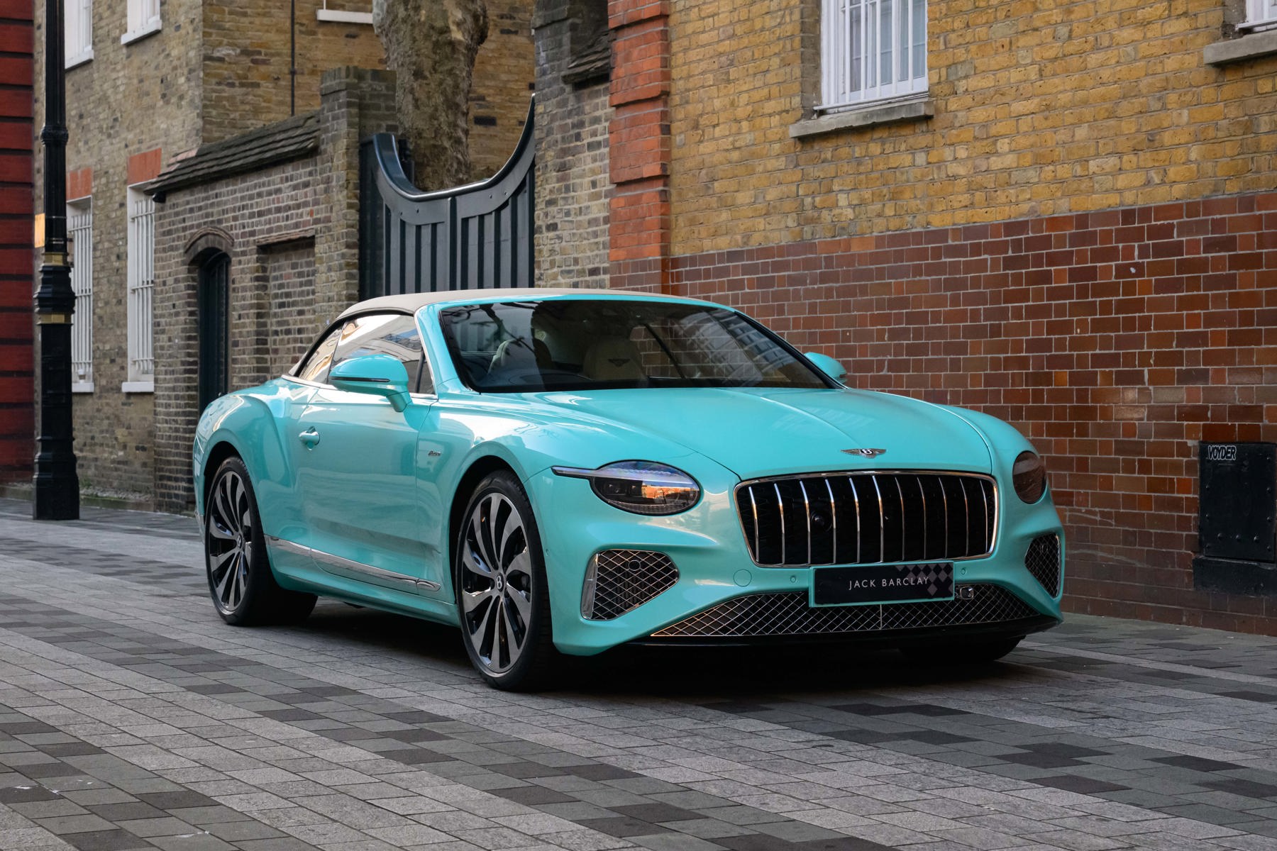 2023 Bentley Bentayga V8 Azure A...