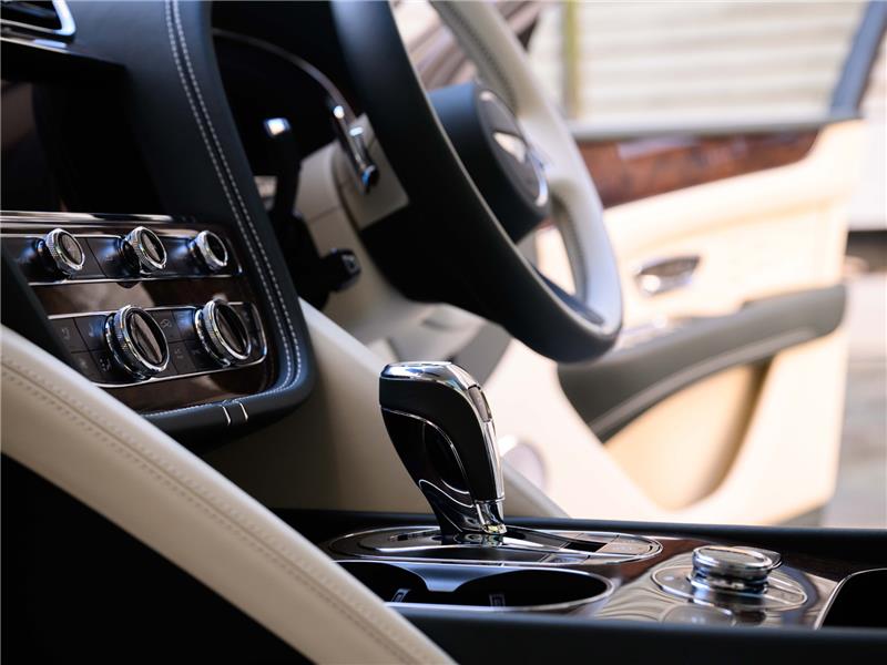 2026 Bentley Bentayga 4.0 V8 Azure EWB LWB